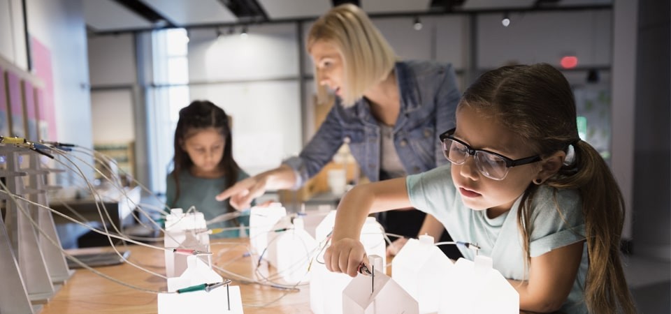 Children working in a science lab