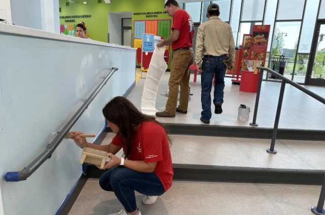Mississippi Power volunteers beautify children's museum